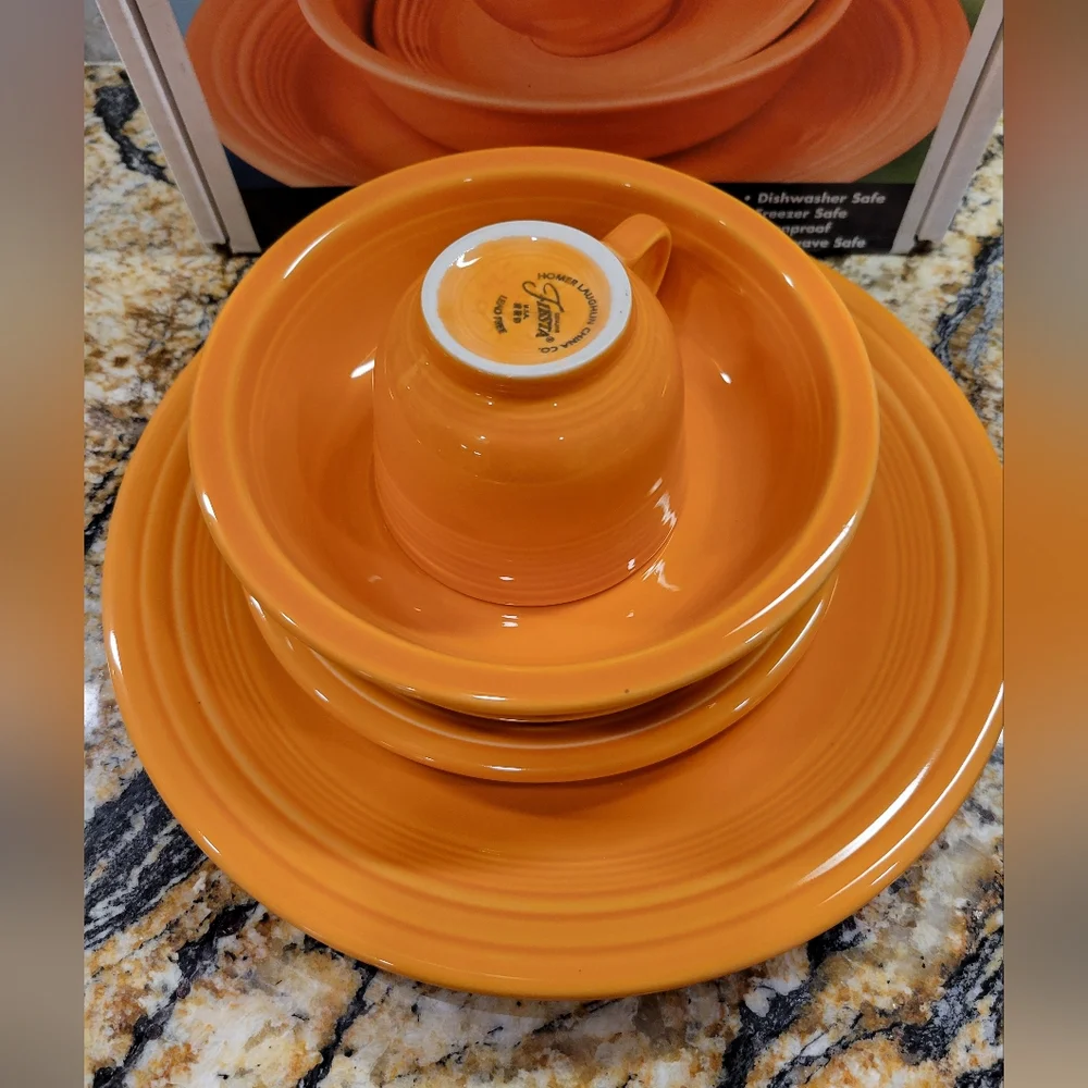 NIB Classic Rim 5-Piece Place Setting, Tangerine